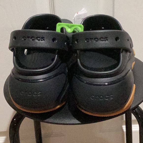 CROCS Bubble Crush Clog - Size 9 - Picture 3 of 8